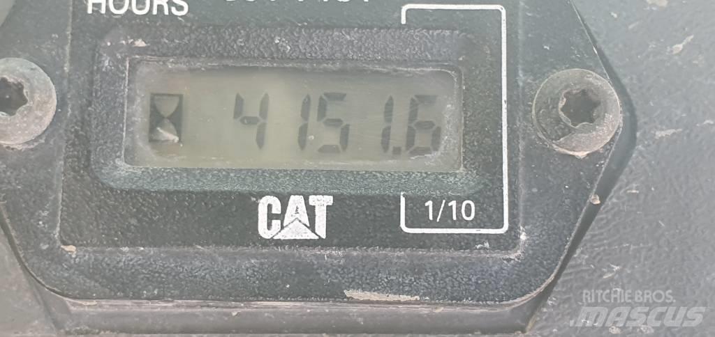 CAT 247 B 3 Lietoti riteņu kompaktiekrāvēji