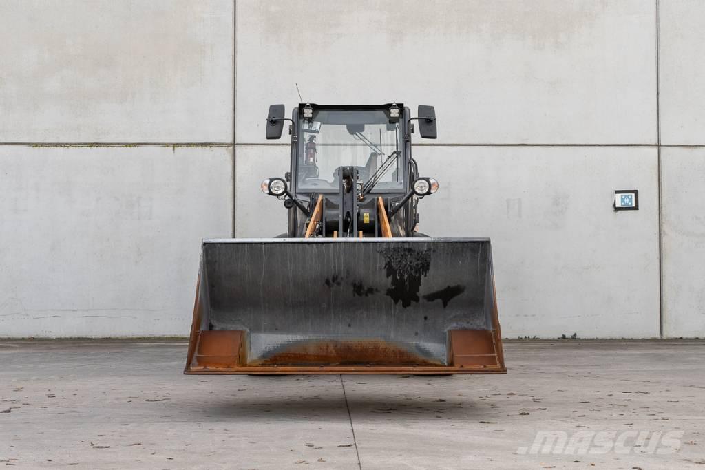 CASE 321 F Iekrāvēji uz riteņiem