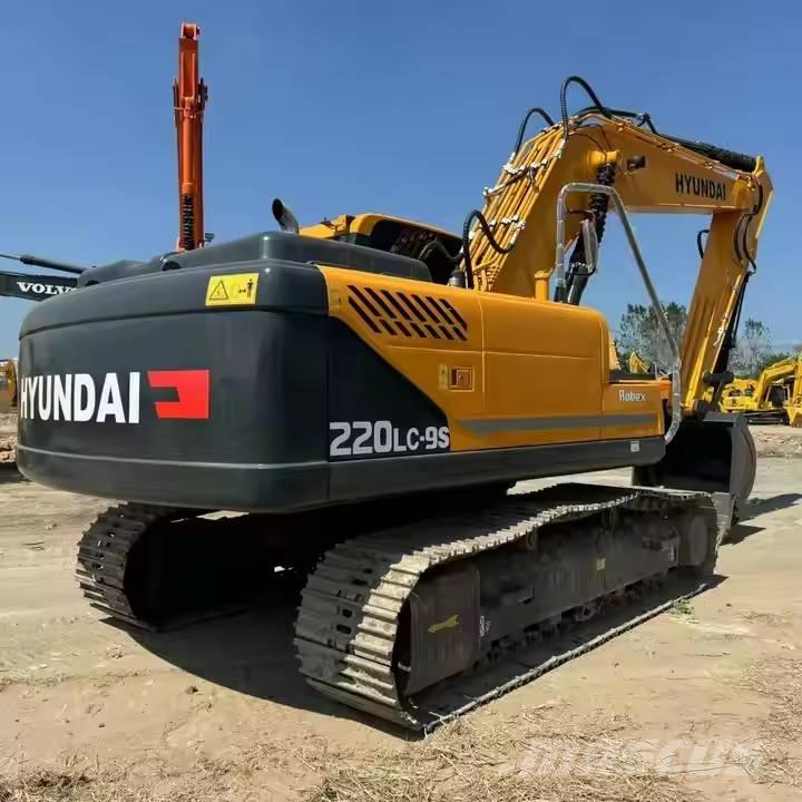 Hyundai R220LC-9S Kāpurķēžu ekskavatori