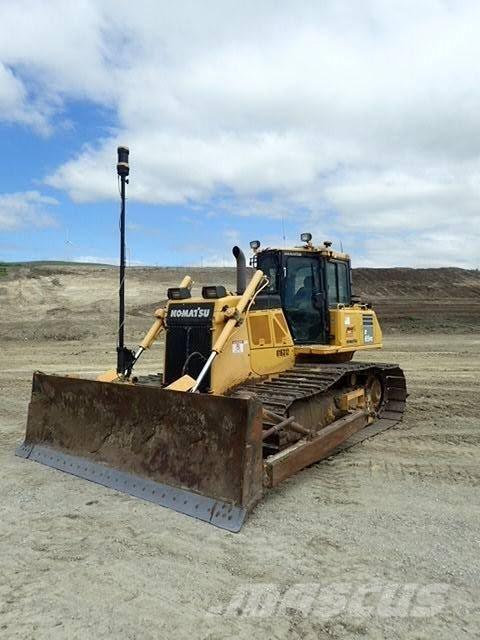 Komatsu D65PX-18 Kāpurķēžu buldozeri