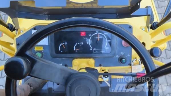Sakai TS-160 Pneimatiskie veltņi