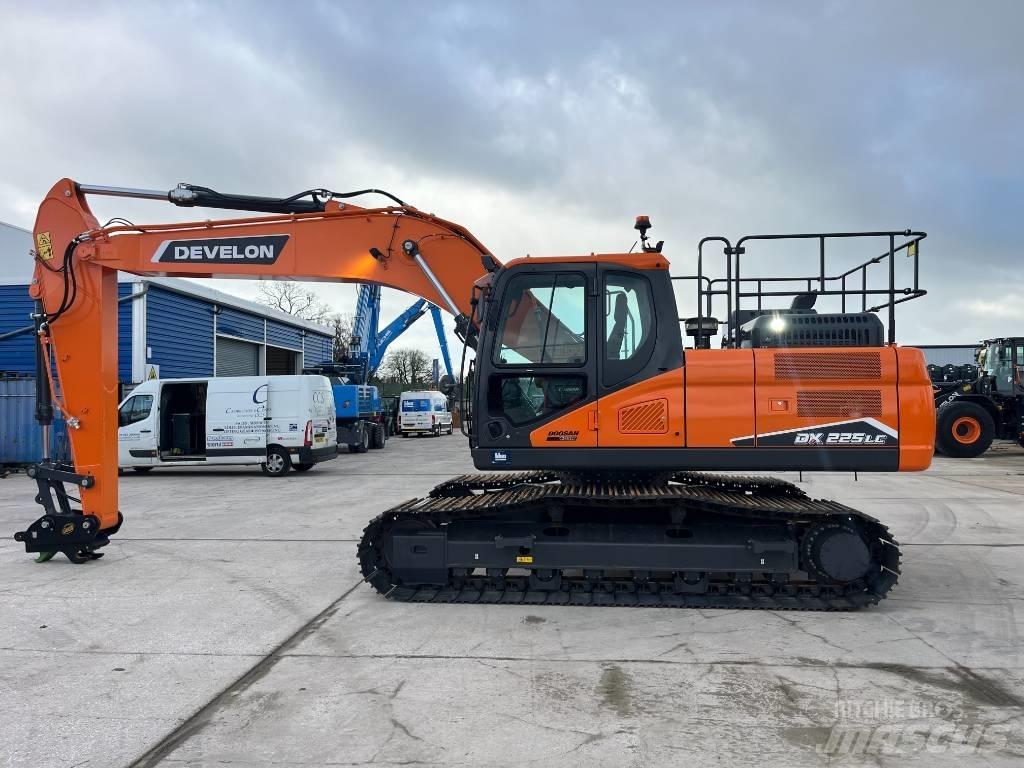 Develon DX 225 LC-7 Kāpurķēžu ekskavatori