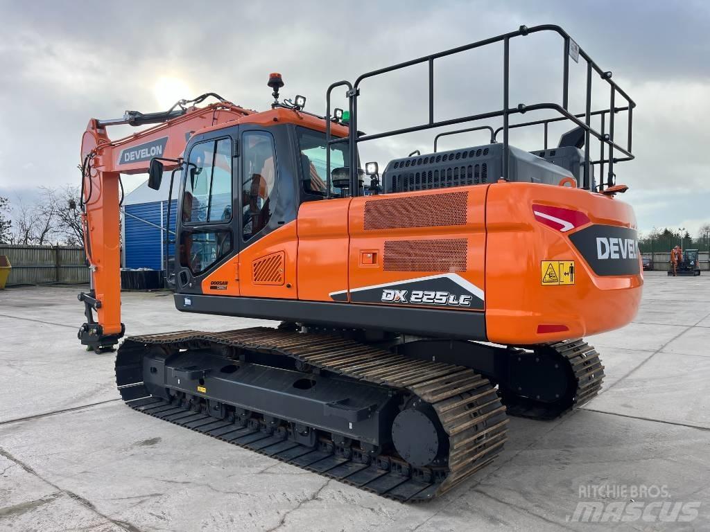 Develon DX 225 LC-7 Kāpurķēžu ekskavatori