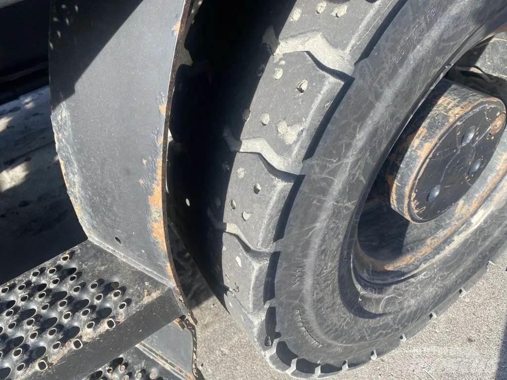 CAT M318F Ekskavatori uz riteņiem