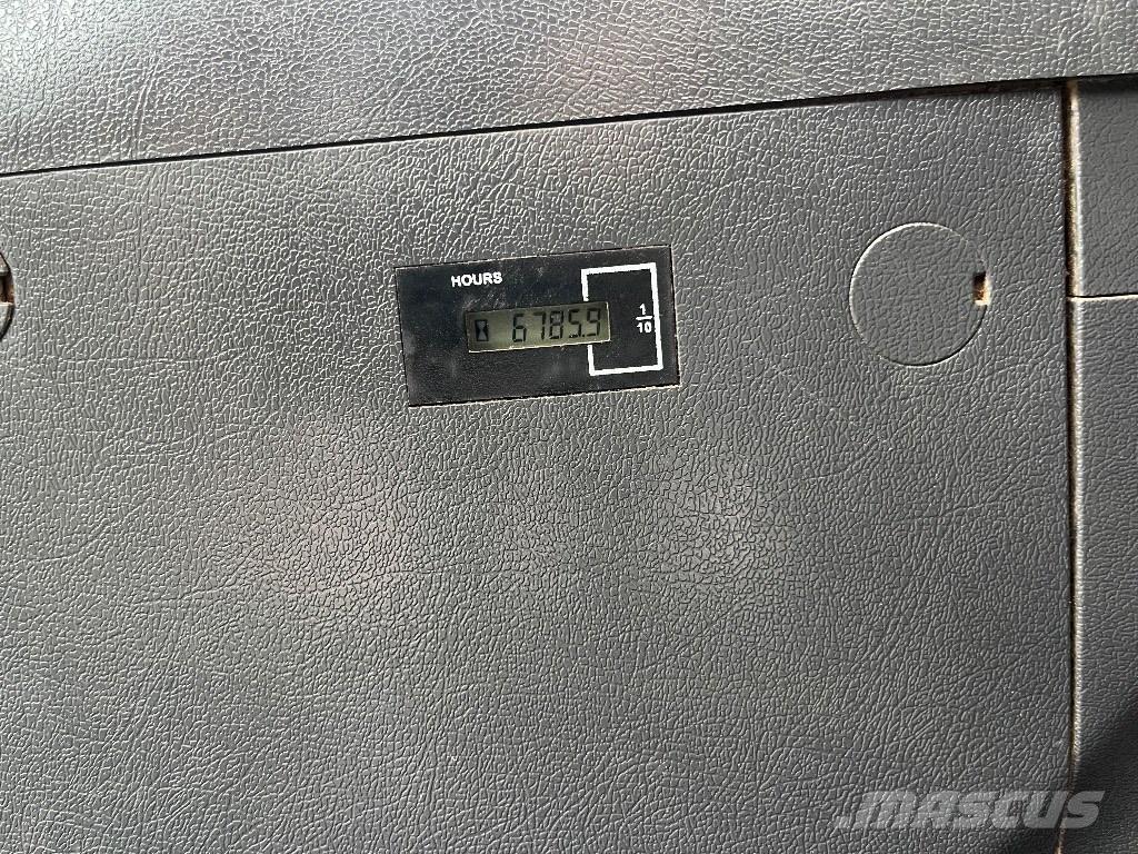 Hyundai HX220L Kāpurķēžu ekskavatori