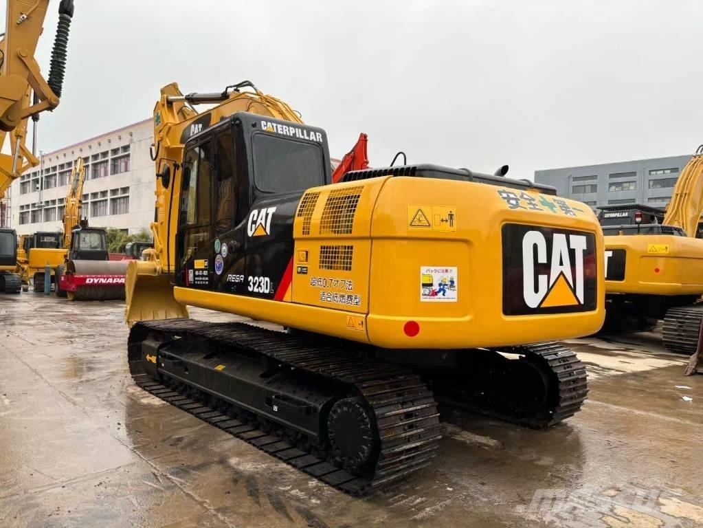 CAT 323 D Kāpurķēžu ekskavatori