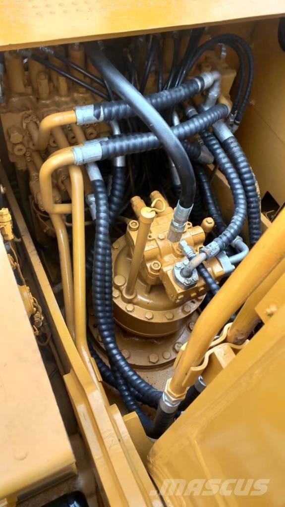 CAT 320D2 Kāpurķēžu ekskavatori