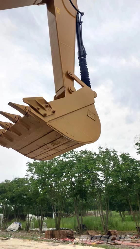 CAT 320D2 Kāpurķēžu ekskavatori