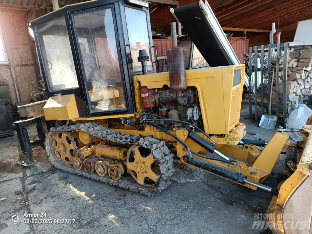  Bulgar T54 Riteņu buldozeri