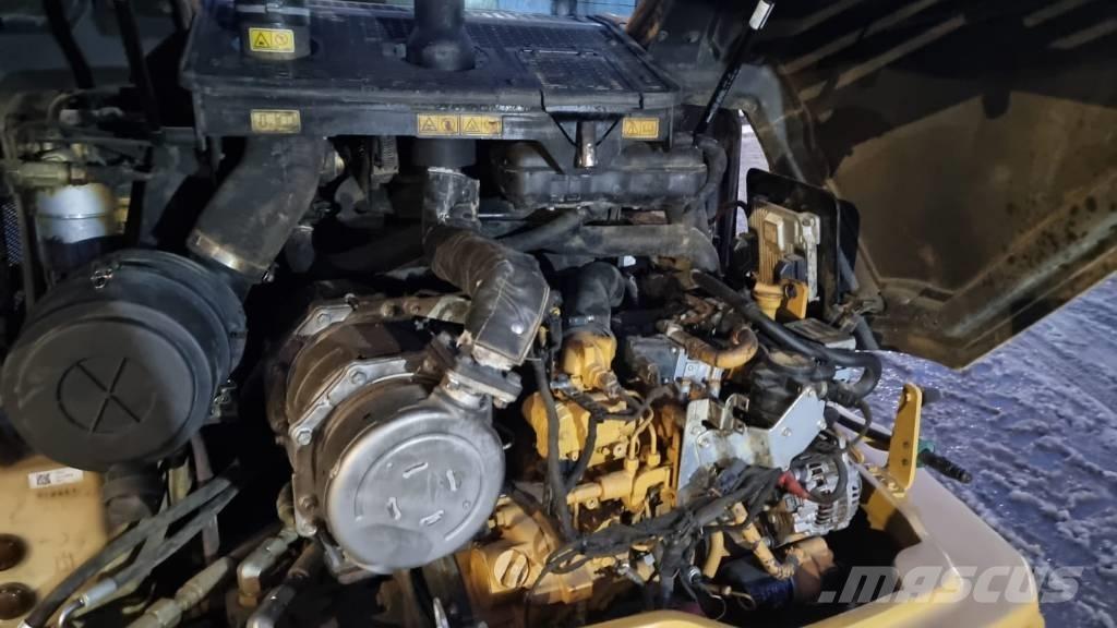 CAT 906M Iekrāvēji uz riteņiem