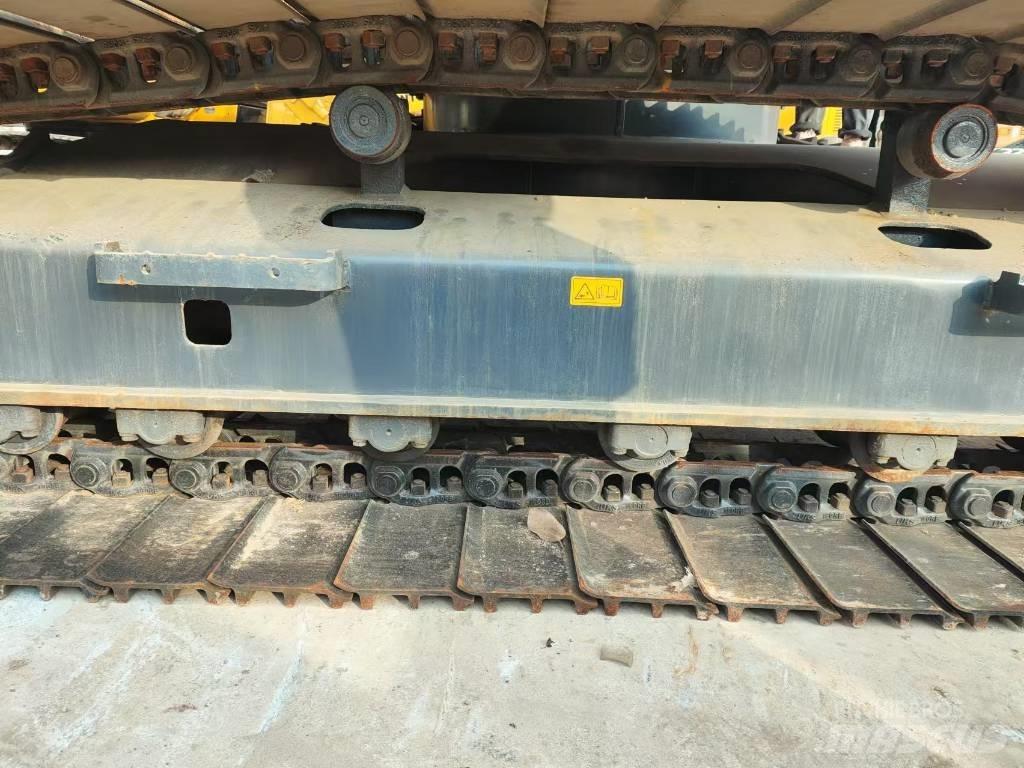 Kobelco SK200D Kāpurķēžu ekskavatori
