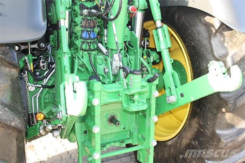 John Deere 6R195 Traktori