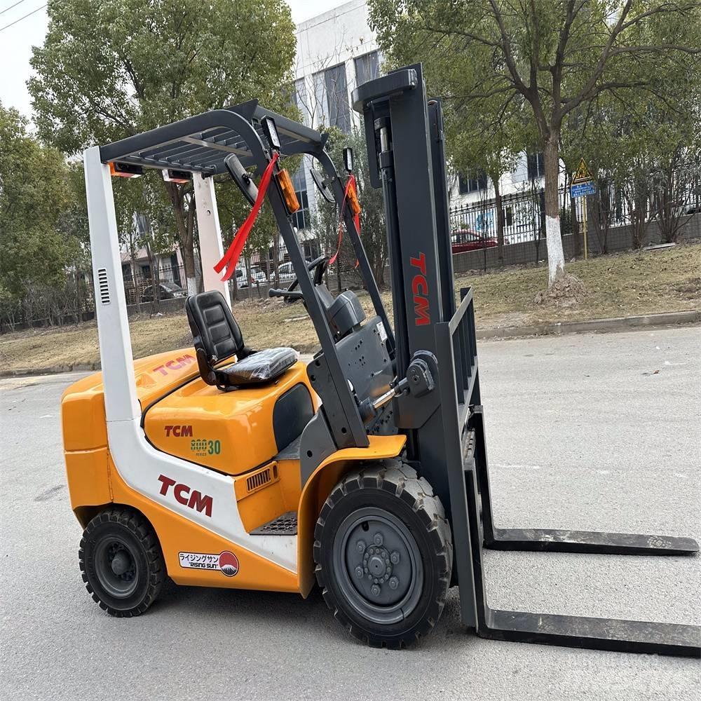 TCM FD30ZT Tehnika ar dīzeļa dzinēju