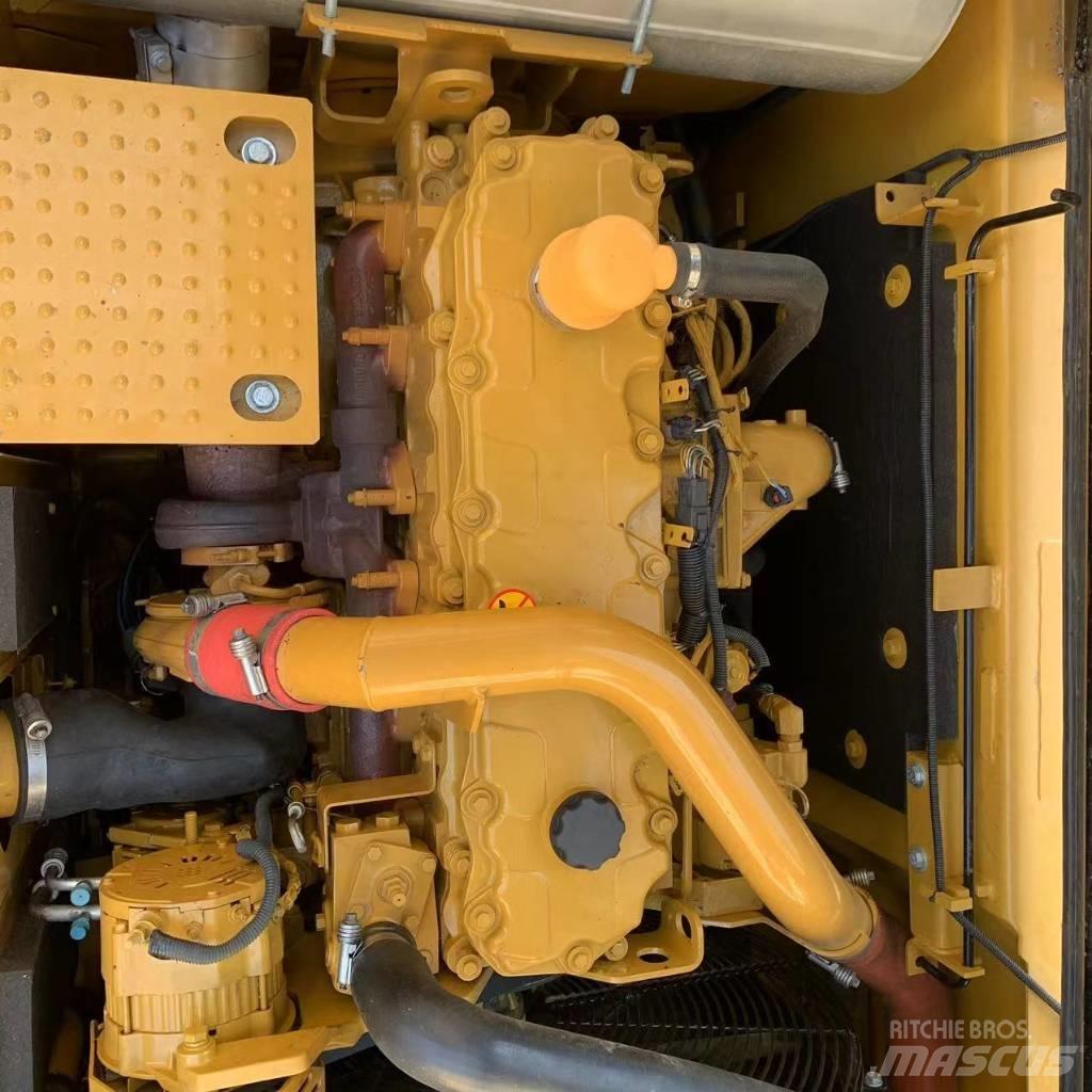 CAT 329E Kāpurķēžu ekskavatori