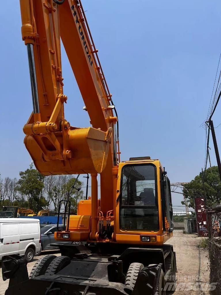 Hyundai 210W-7 Ekskavatori uz riteņiem