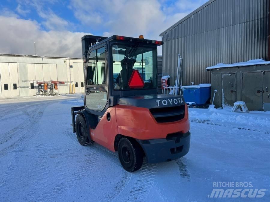 Toyota 40-8FD50N Tehnika ar dīzeļa dzinēju