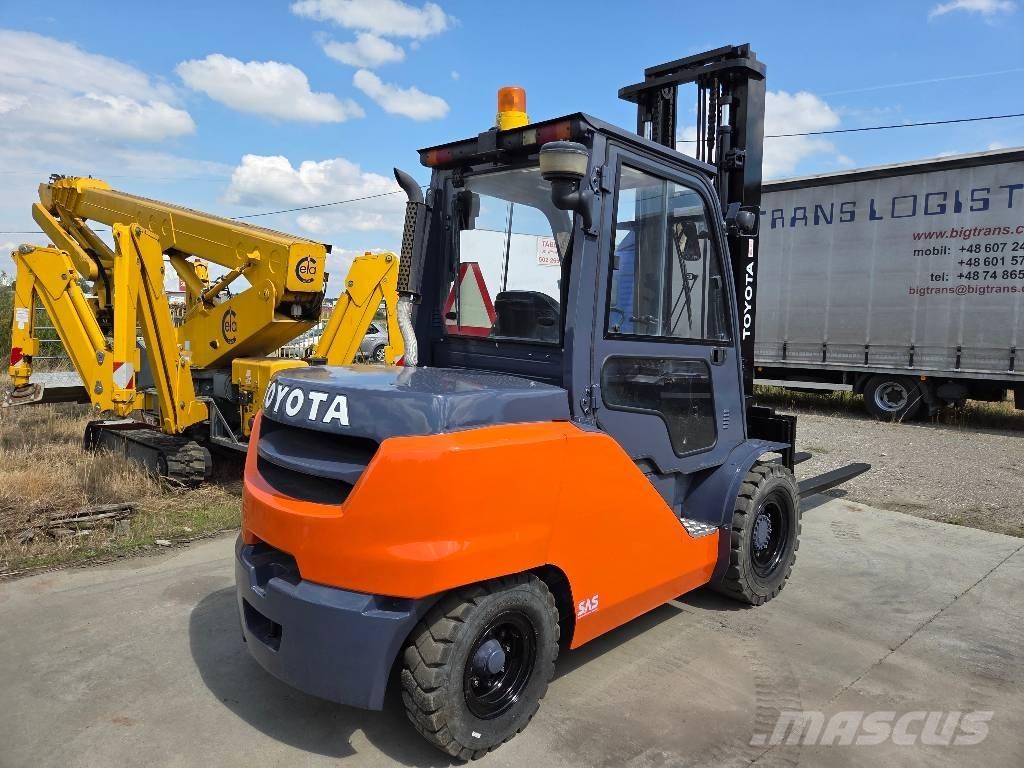 Toyota 40-8FD50N Tehnika ar dīzeļa dzinēju