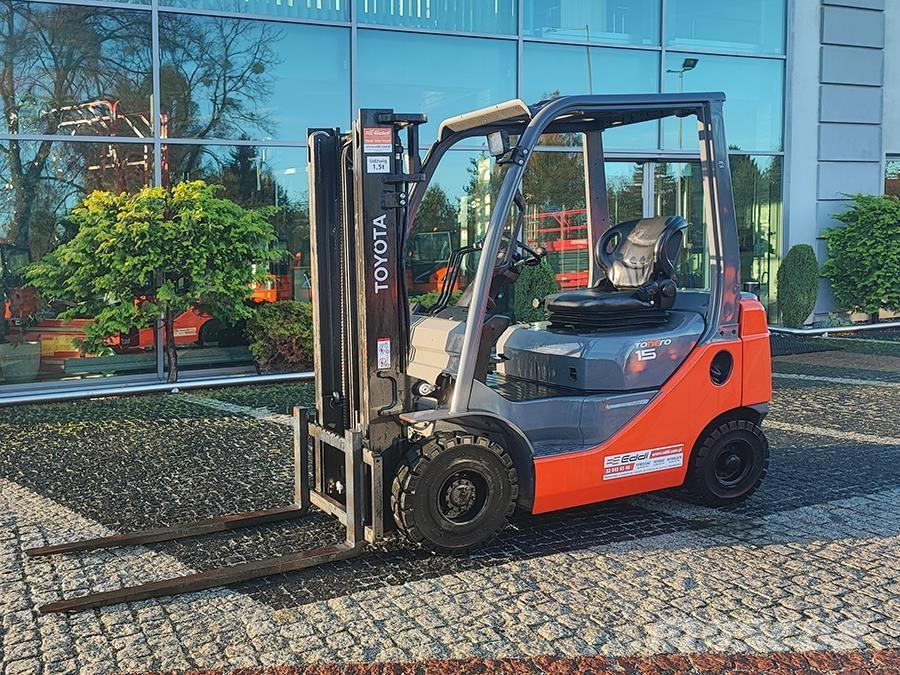 Toyota 02-8FDF15 Tehnika ar dīzeļa dzinēju