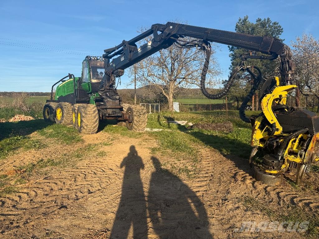John Deere 1270 E Harvesteri