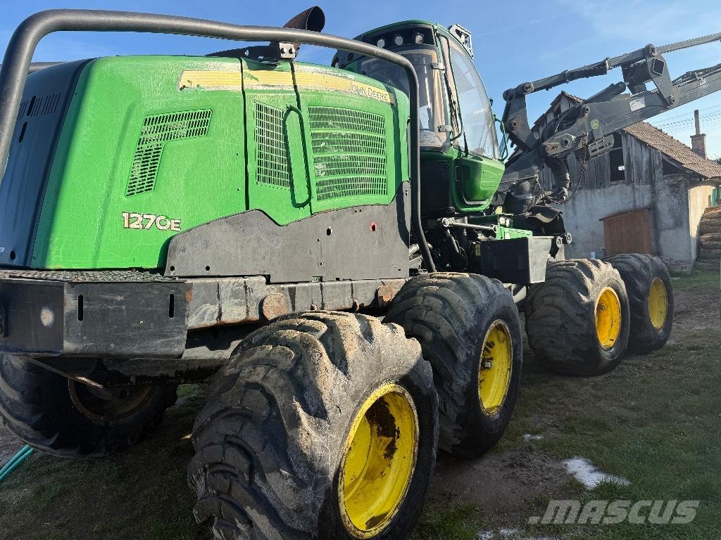 John Deere 1270 E Harvesteri
