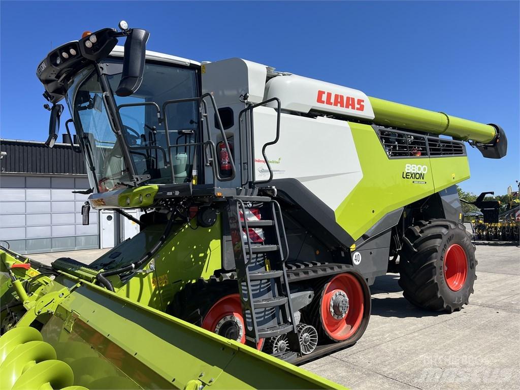 CLAAS Lexion 8800TT Ražas novākšanas kombaini