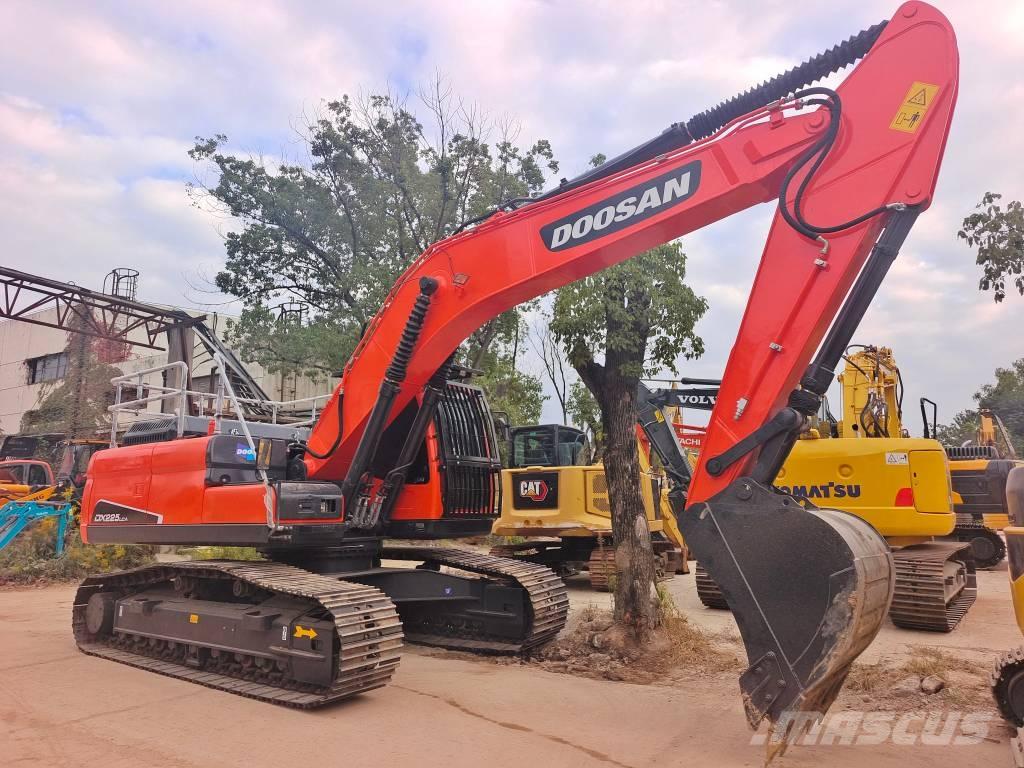 Doosan DX 225 Kāpurķēžu ekskavatori