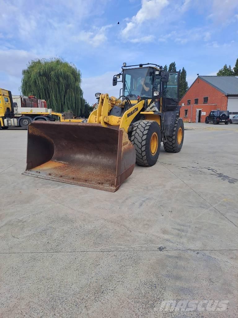 Komatsu WA 320-6 Iekrāvēji uz riteņiem