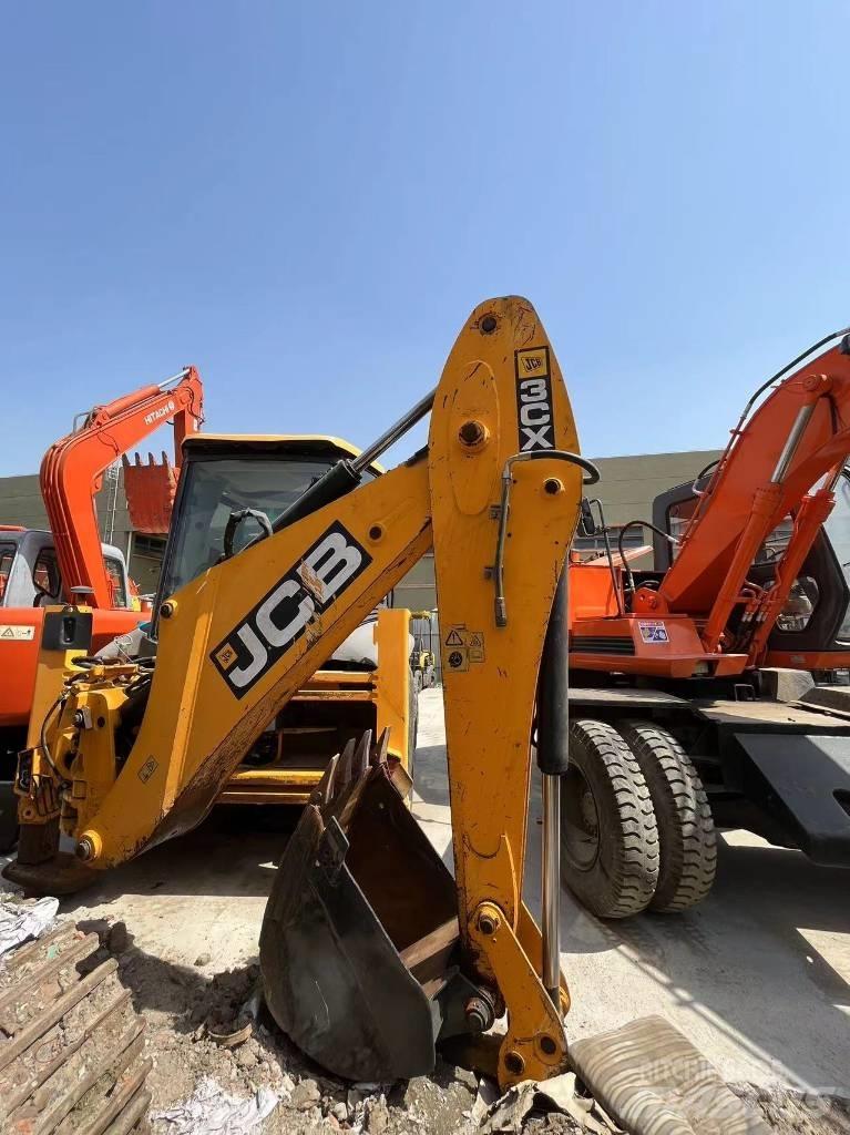 JCB 3 CX Ekskavatori-iekrāvēji