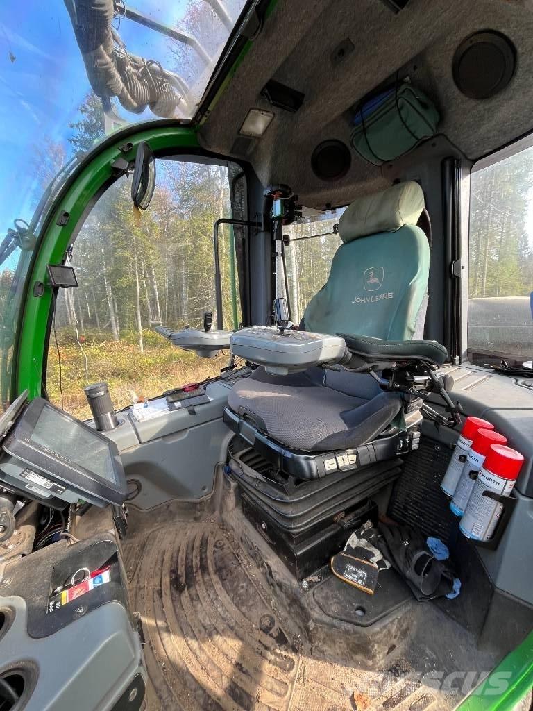 John Deere 1270G 8W Harvesteri