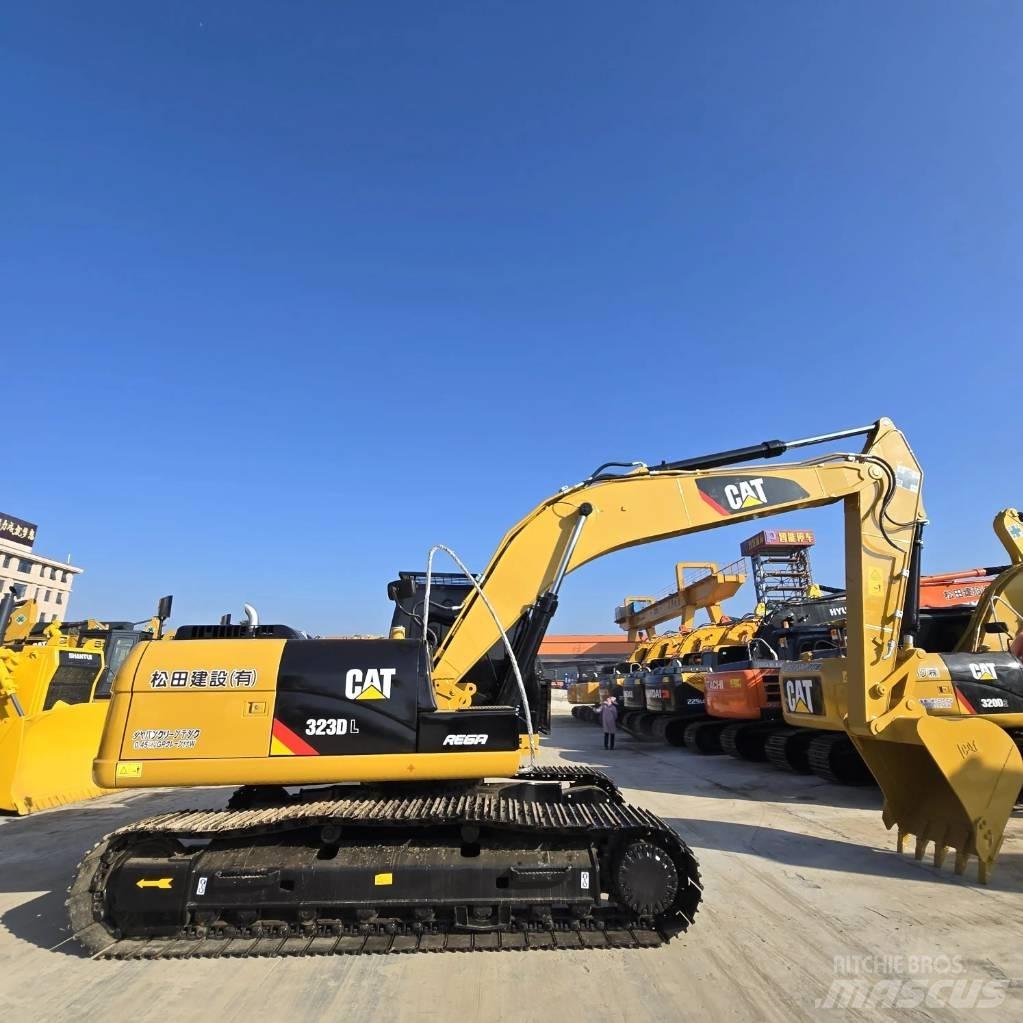 CAT 323 D L Vidēja lieluma ekskavatori 7 t - 12 t