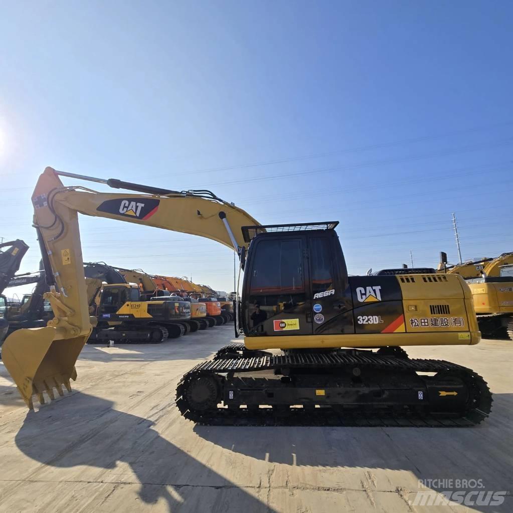 CAT 323 D L Vidēja lieluma ekskavatori 7 t - 12 t
