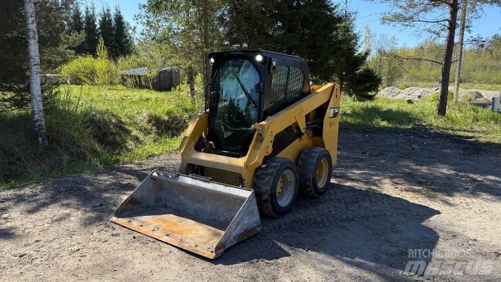 CAT 226 D Lietoti riteņu kompaktiekrāvēji