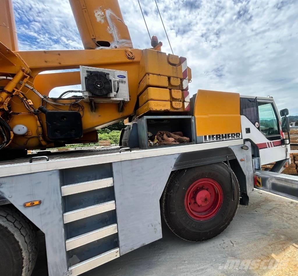 Liebherr LTM 1055 Visurgājēji celtņi