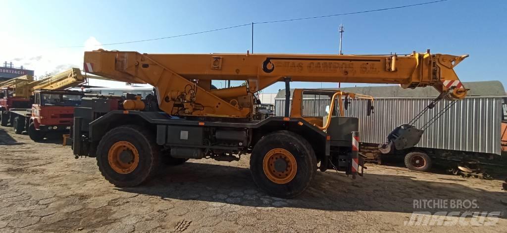 Liebherr 1030 Celtņi nelīdzenām virsmām