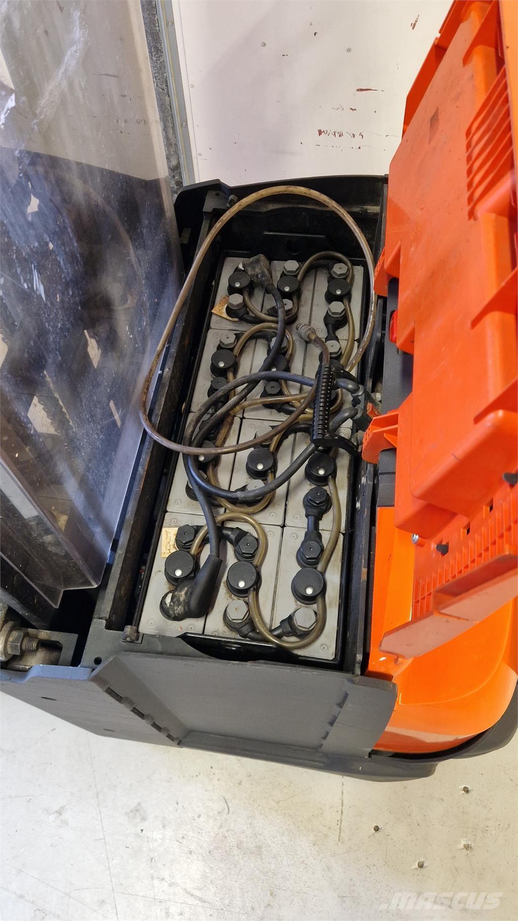 Toyota SWE140L Pašgājēji krautnētāji