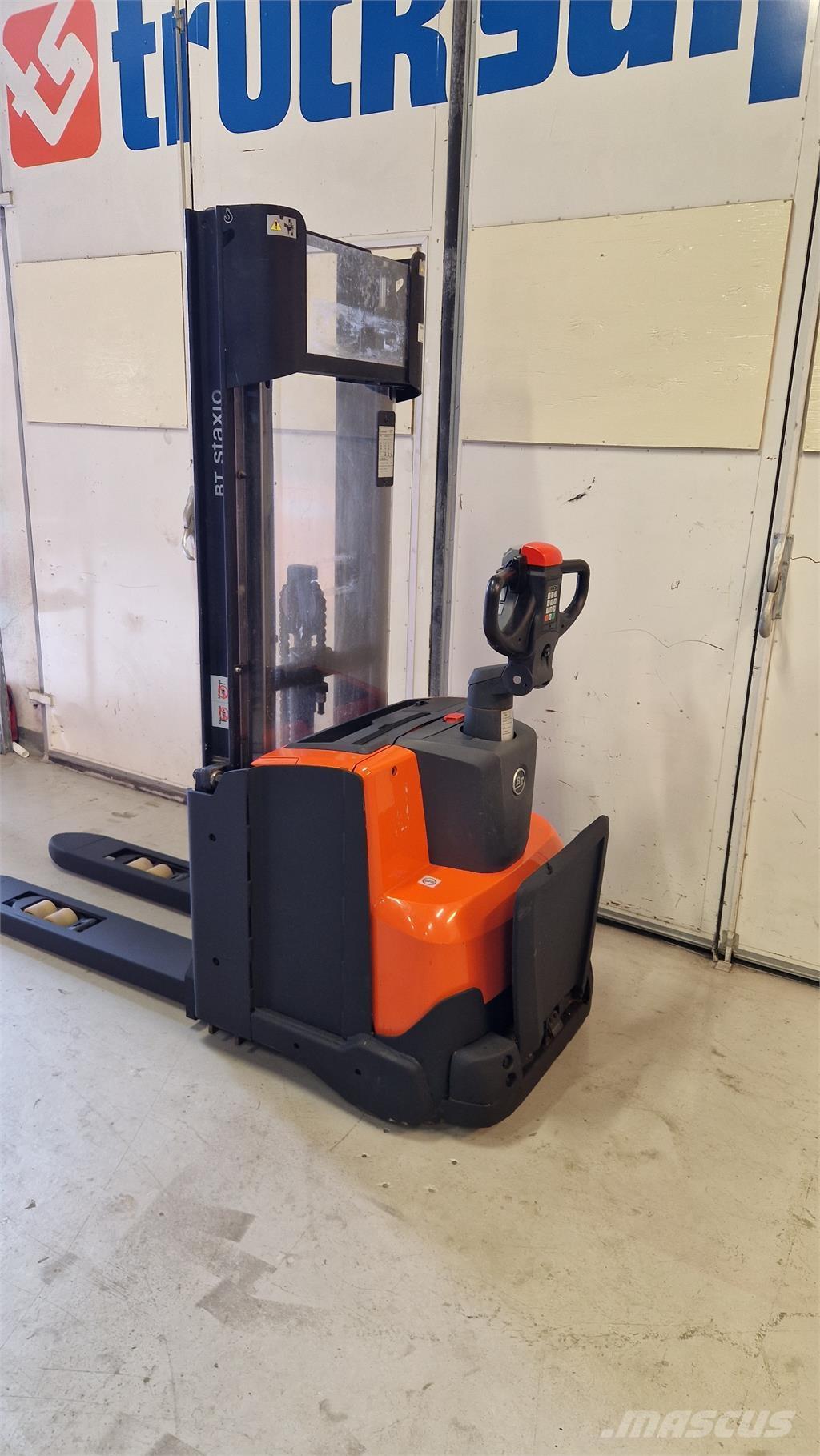 Toyota SWE140L Pašgājēji krautnētāji