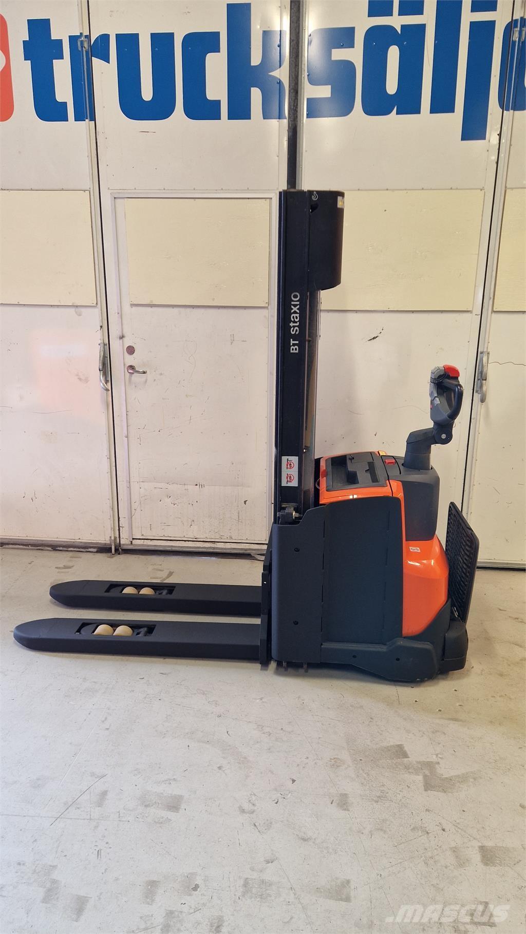 Toyota SWE140L Pašgājēji krautnētāji