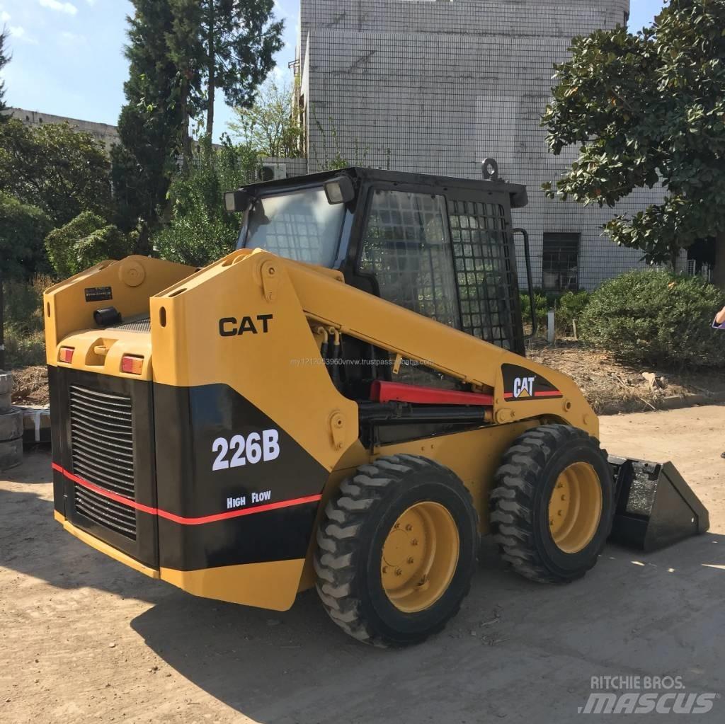 Cata-Dyne 226B Lietoti riteņu kompaktiekrāvēji