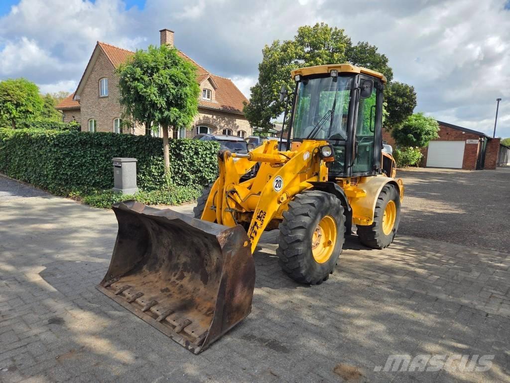 JCB 407B Super Multifunkcionālie iekrāvēji