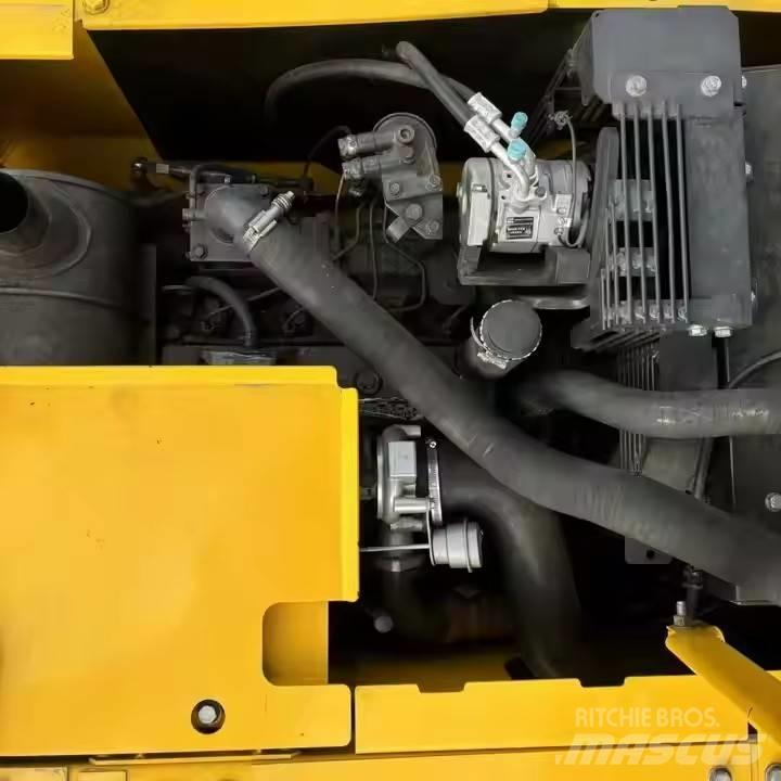 Komatsu PC130 Kāpurķēžu ekskavatori