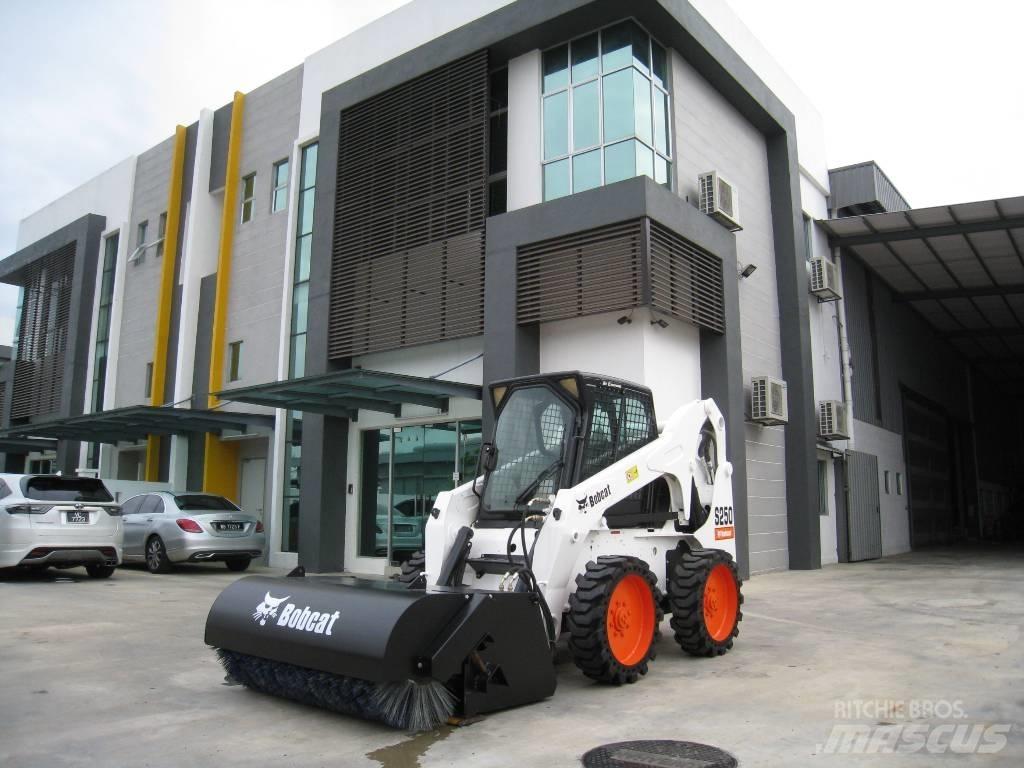 Bobcat S 250 Lietoti riteņu kompaktiekrāvēji
