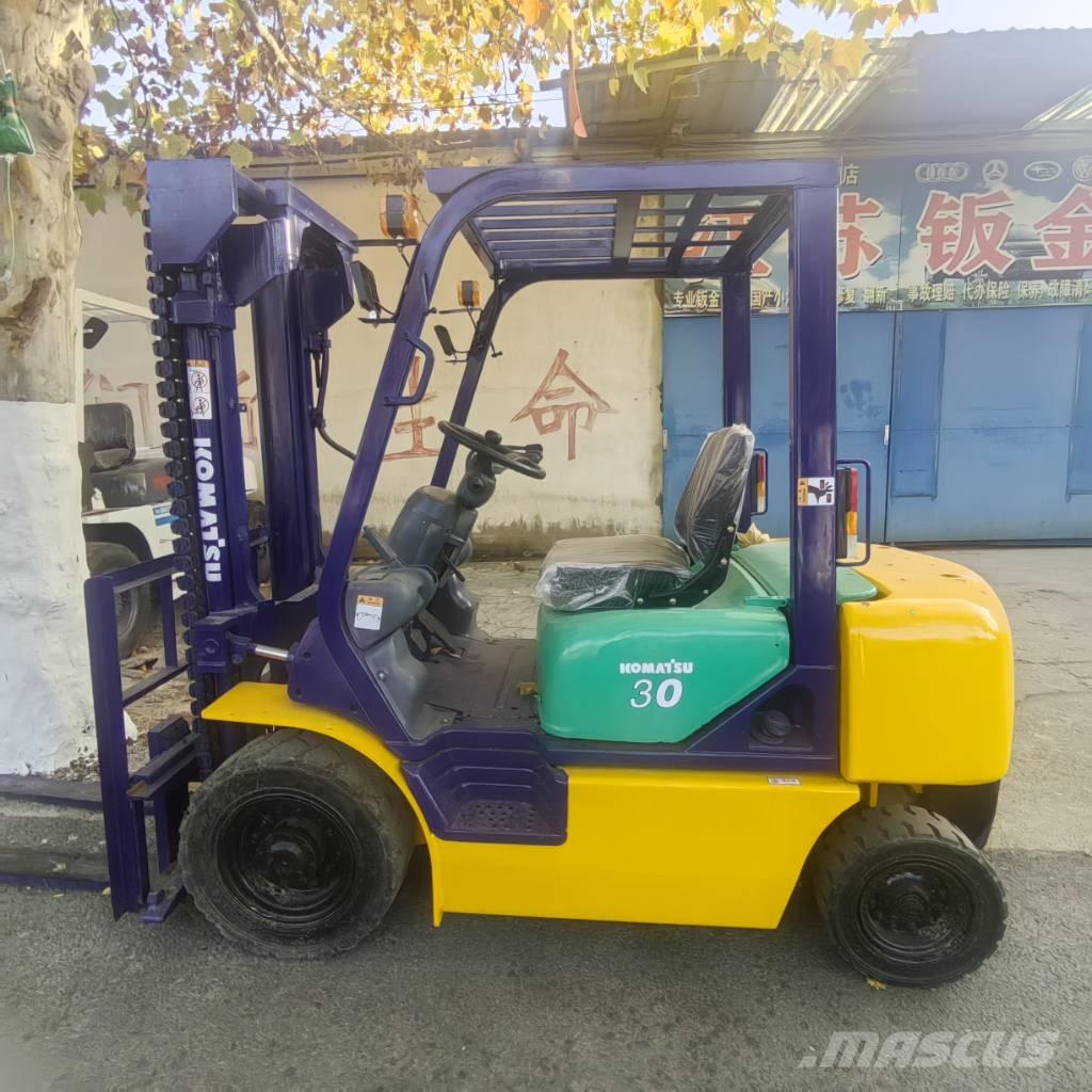  小松叉车 3t Tehnika ar dīzeļa dzinēju