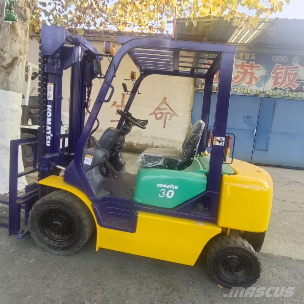  小松叉车 3t Tehnika ar dīzeļa dzinēju