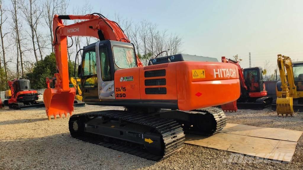 Hitachi ZX 250 Kāpurķēžu ekskavatori