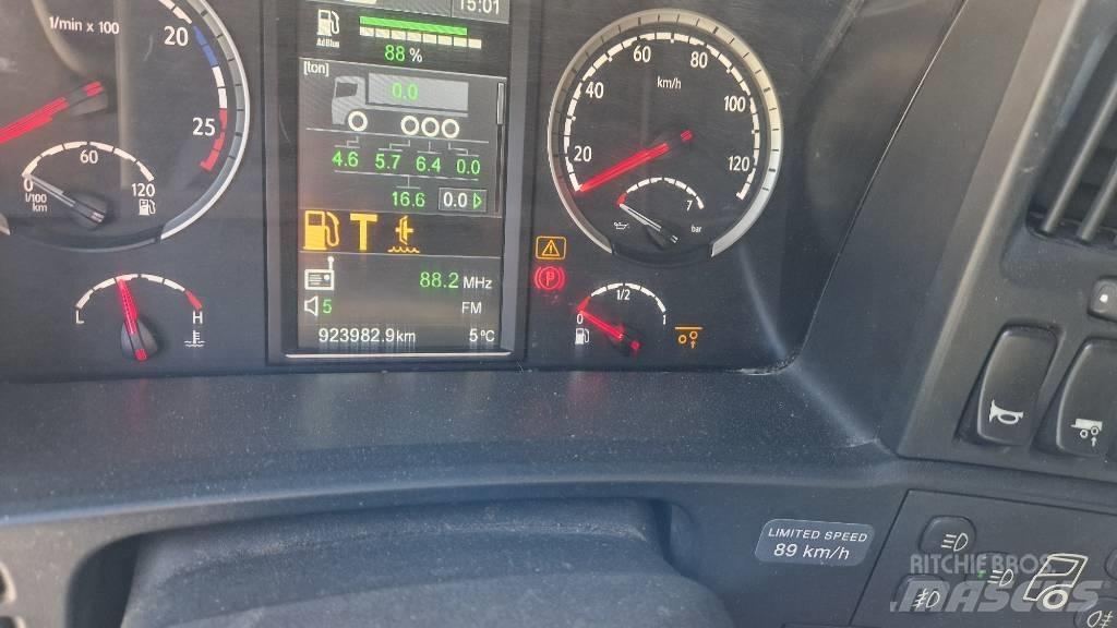 Scania R730 8x4*4 Kokvedēji