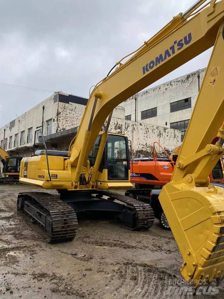 Komatsu 220 Kāpurķēžu ekskavatori