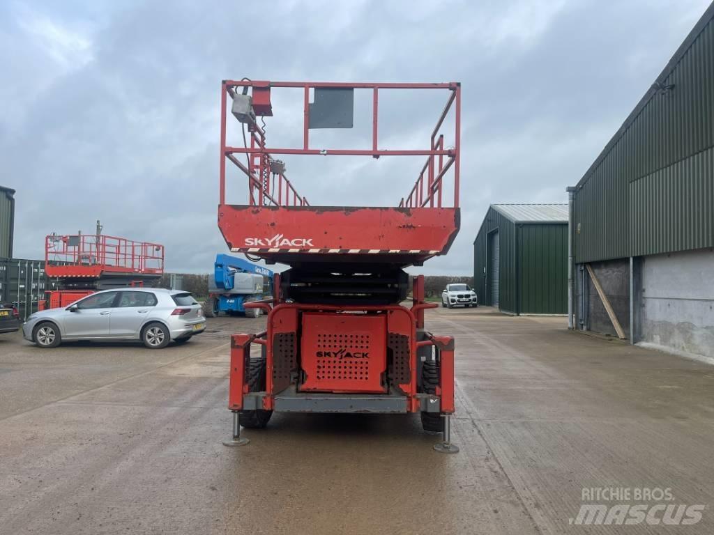 SkyJack SJ 9250 RT Šķerveida pacēlāji