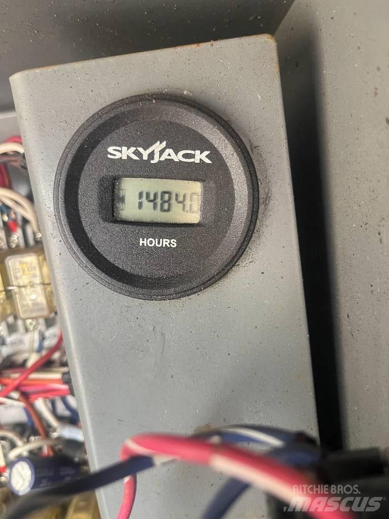 SkyJack SJ 9250 RT Šķerveida pacēlāji