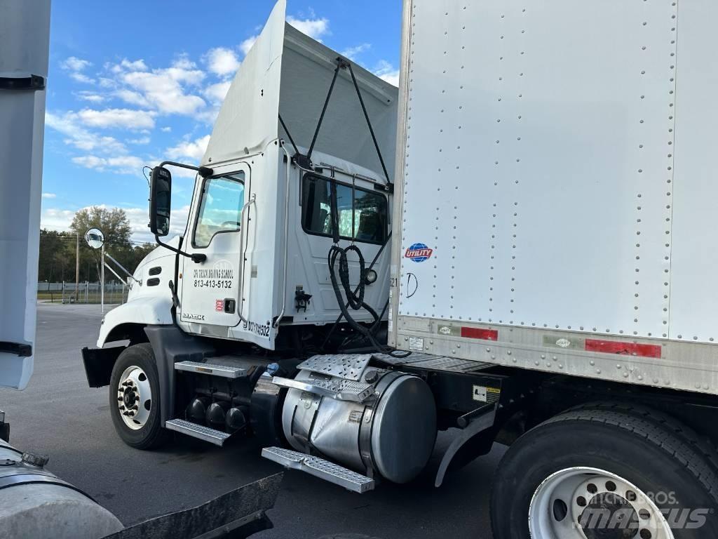 Mack Truck Vilcēji