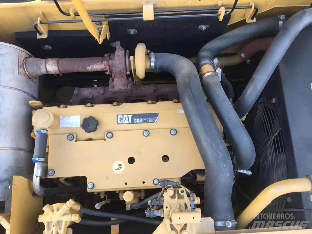 CAT 323 Kāpurķēžu ekskavatori